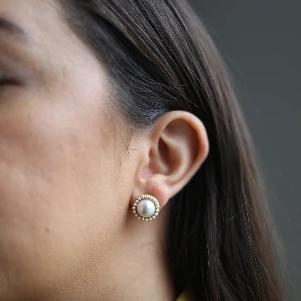 Ellie Pearl Stud Earrings in Ivory