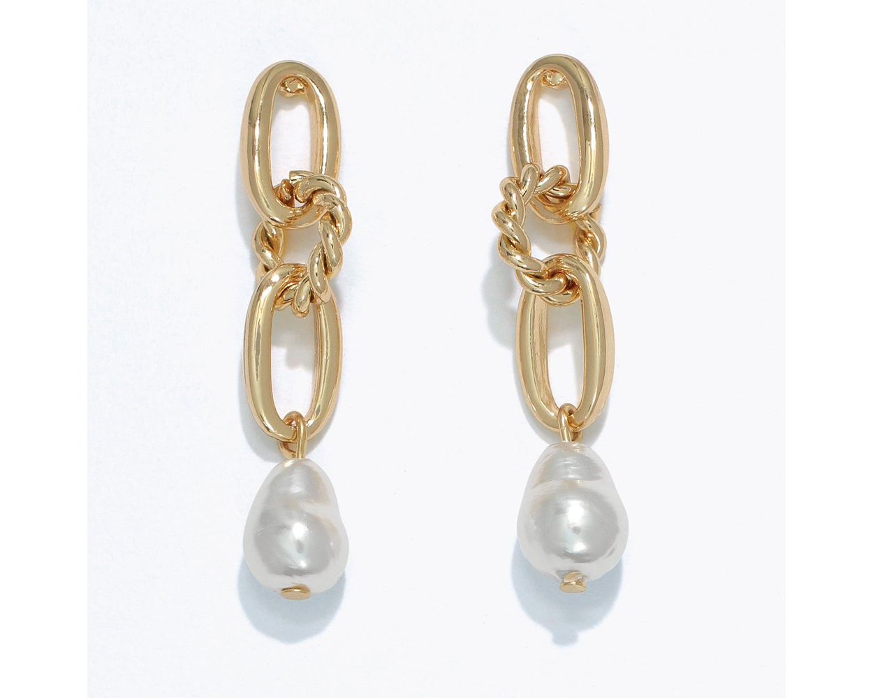 Chic Gold Link Earrings W/ Pearls
