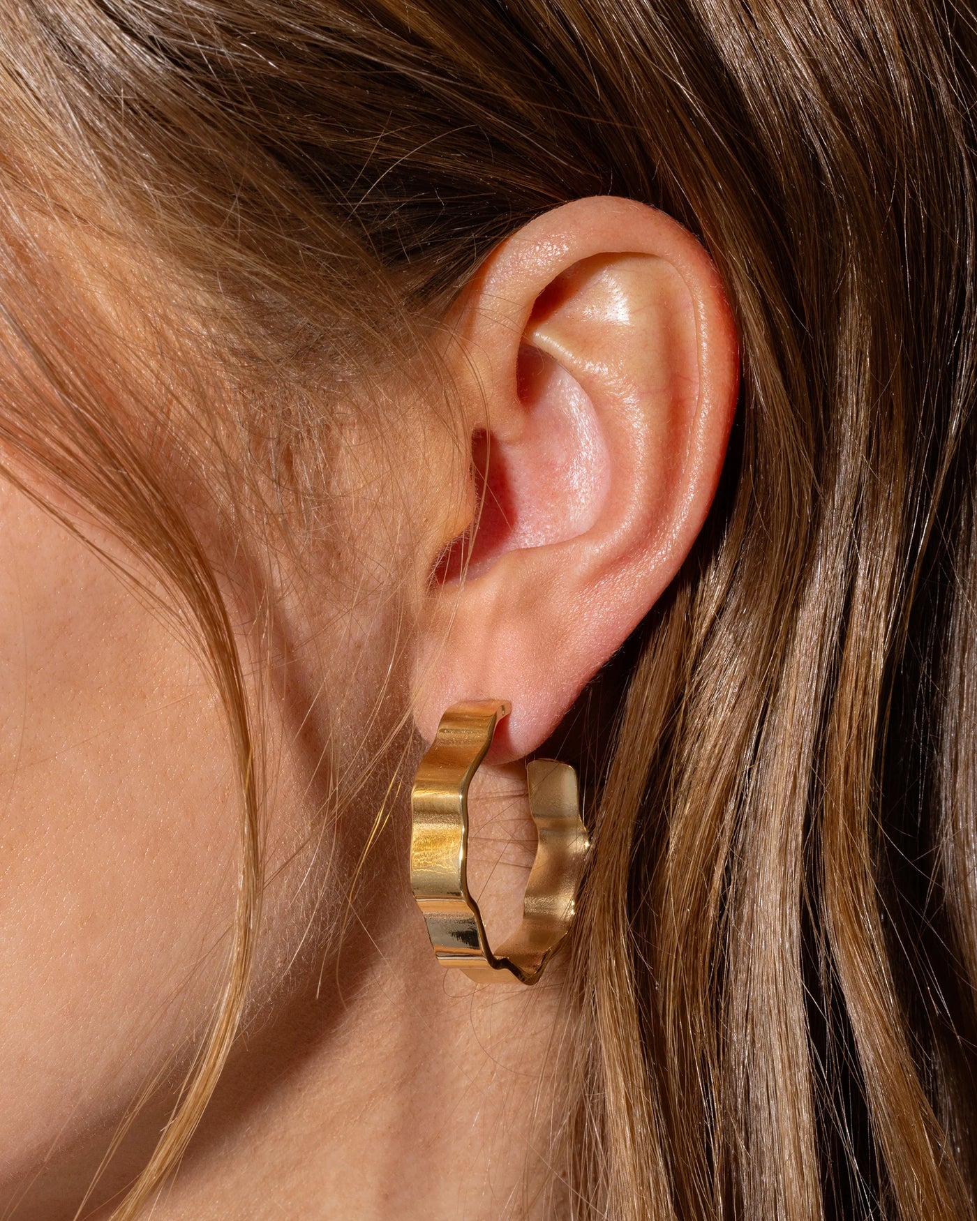 Cassie Wavy Small Hoop Earrings